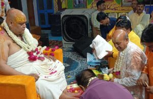 कुंजबिहारी मंदिर में पूजे गये गुरु चरन,फूल बंगला महोत्सव का समापन