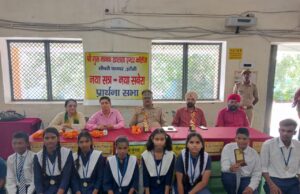 पुरस्कार पाकर खिले बच्चों के चेहरे, यातायात नियम पालन करवाने की ली शपथ