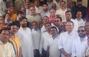 बिजली, पानी व खाद दिये जाने की मांग को लेकर कांग्रेस ने दिया ज्ञापन