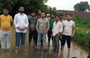 सुरवा नदी पर सेतु निर्माण को लेकर समाज सेवियो ने सेतु निर्माण इकाई,को सौपा ज्ञापन’