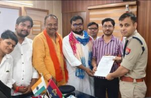 अधिकारियों से मिले श्रीगणेश पूजा महासमिति के पदाधिकारी