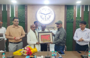 कलेक्ट्रेट में प्रमोद श्रीवास्तव को दी गई भावभीनी विदाई