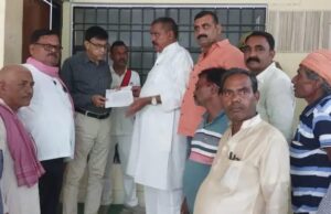 सपा के एक प्रतिनिधिमंडल ने की डीएम से मुलाकात