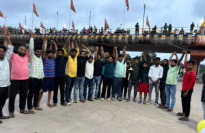 जौनपुर निषाद पार्टी के नगर अध्यक्ष ने केक काट कर मित्रता दिवस मनाया