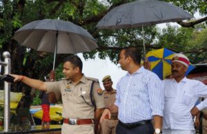 डीएम, एसपी ने बाढ़ प्रभावित क्षेत्रों का किया निरीक्षण