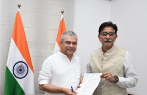 ललितपुर के सांसद अनुराग शर्मा की रेल मंत्री से महत्वपूर्ण भेंट