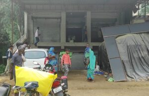 यूरिया की कालाबाजारी, किसानों ने जिलाधिकारी से की कार्रवाई की मांग