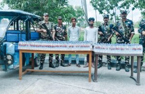 ई-रिक्शा से 740 बोतल नेपाली शराब जब्त, दो तस्कर गिरफ्तार