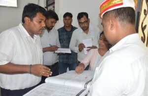 लापरवाही पर डीएम सख्त,भनवापुर पीएचसी में स्टाफ नदारद