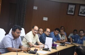 डीएम ने स्वास्थ्य व्यवस्था पर जताई कड़ी नाराजगी, लापरवाही पर सख्त कार्रवाई की चेतावनी