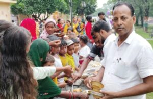 शोहरतगढ़ में सावन के चौथे सोमवार को जगह-जगह भंडारे का आयोजन