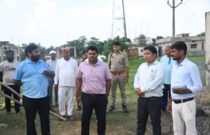 जिलाधिकारी ने किया सड़क और गौशाला का निरीक्षण,सड़क की गुणवत्ता से संतुष्ट