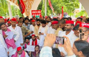 महंगाई-भ्रष्टाचार पर सपा का ‘महा-मोर्चा’ राज्यपाल को 12 सूत्रीय ज्ञापन सौंपकर सरकार को घेरा