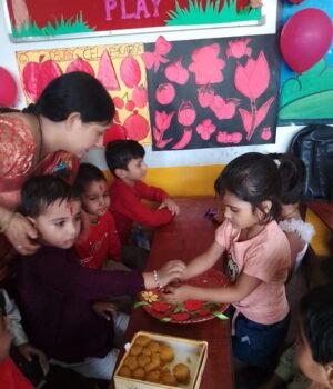 राखी पर्व से पूर्व विद्यालय में हुआ रक्षाबंधन महोत्सव,छोटी-छोटी बच्चियों में दिखा उत्साह