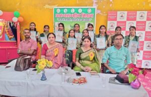 नारी सशक्तिकरण पर आयोजित किया गया गोष्ठी