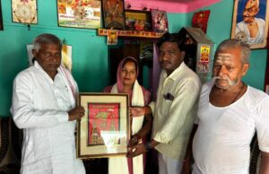 सिकंदरपुर की ग्राम प्रधान सीमा गुप्ता को विधायक ने किया सम्मानित