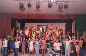 बच्चों की प्रस्तुति पर झूम उठे लोग