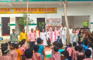 स्वतंत्रता दिवस पर सरकारी व गैर-सरकारी कार्यालयों पर फहराया गया तिरंगा