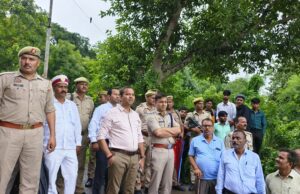 डीएम व एसपी ने सेमराधनाथ धाम मंदिर की सुरक्षा व्यवस्था का लिया जायजा