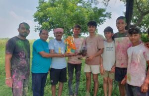 राधाकृष्ण की प्रतिमा को धूमधाम से किया विसर्जित