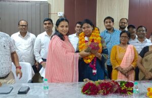 सेवा निवृत्त कर्मचारी को दी गई भावभीनी विदाई