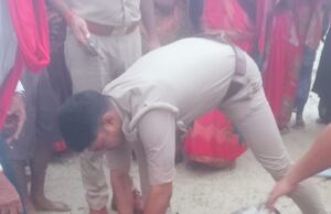 शौच के लिए निकले युवक का गड्ढे में मिला शव