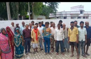 रास्ता बंद होने से ग्रामीणों में भारी आक्रोश