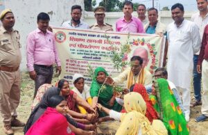 स्व0 नागरमल अग्रवाल की जयंती पर शिक्षण सामग्री वितरण एवं पौधरोपण का आयोजन