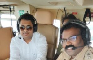 डीएम, एसएसपी ने हेलीकॉप्टर से कांवड़ यात्रियों पर की पुष्प वर्षा