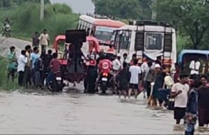 नदी में आया उफान, जान जोखिम में जिन्दगी