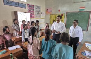 जिलाधिकारी,पुलिस अधीक्षक ने समझाया बाढ़ का विज्ञान और सुरक्षा के उपाय