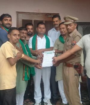 भाकियू रक्षक के राष्ट्रीय अध्यक्ष को कार्यकर्ताओं सहित किया नगर बंद