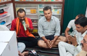 धीरज राव के जन्मदिन पर जगह -जगह केक काटा गया शिवालय पर किया जलाभिषेक