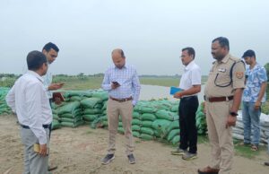 जिलाधिकारी ने कोड़री घाट एवं बेलवा सुल्तानजोत का किया गया निरीक्षण