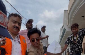 उ.प्र. अपराध निरोधक समिति ने बाढ़ प्रभावित एरिया में खाने की सामग्री किया वितरित