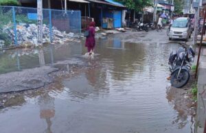 नागल में जलभराव से जीना हुआ मुहाल, गंदे पानी में चलने को मजबूर हुई जनता