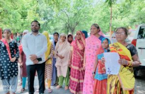 बाढ़ पीड़ितों ने डीएम से लगाई गुहार,20 परिवार बेघर, भोजन की मारामारी