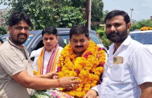 अपना दल (एस) के झांसी मंडल अध्यक्ष आनंद पटेल बोहरा का उरई में हुआ भव्य स्वागत