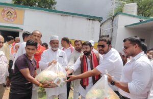 सांसद पुत्र अनुराग दोहरे ने बाढ़ प्रभावित परिवारों को बाटी राहत सामग्री