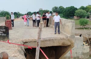 92 करोड़ की लागत से बना पुल फिर से धंसा, लोगों में भय