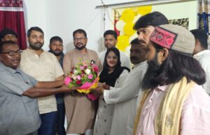 डॉक्टर बने असमुल हुस्ना को जमीअतुल मंसूर ने किया सम्मानित