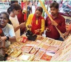 रक्षाबंधन शुक्रवार को बाजार में खूब दिखी रौनक