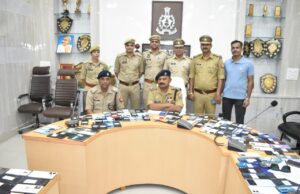 जालौन पुलिस ने बरामद किए 201 गुमशुदा मोबाइल