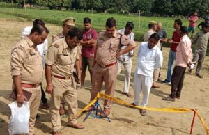 खेत में शव मिलने से परिजनों में मचा कोहराम, हत्या की जताई शंका