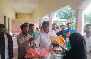 जलशक्ति राज्य मंत्री ने बाढ़ राहत शिविर का किया निरीक्षण बांटी राहत सामाग्री