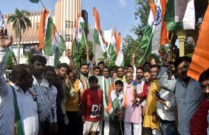 राहत शिविरों से घर लौटने वालों को राशन किट का हुआ वितरण