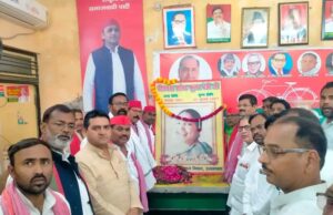 सपा कार्यालय में पूर्व सांसद स्व. फूलन देवी की जयंती मनाई गई
