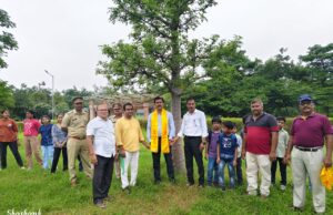 सफारी पार्क मे समाज उत्थान समिति ने ग्रीन टेप अभियान के तहत पेड़ों को बांधी राखी