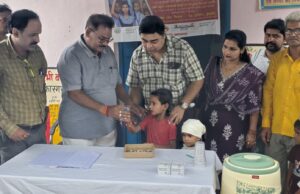 राष्ट्रीय कृमि मुक्ति दिवस पर हुई जागरूकता संगोष्ठी, दी गई दवा