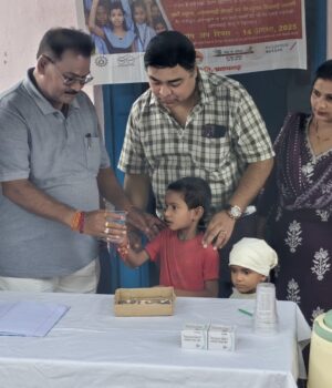 राष्ट्रीय कृमि मुक्ति दिवस पर हुई जागरूकता संगोष्ठी, दी गई दवा